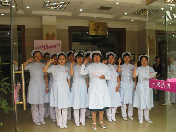 刘振华在济南美容整形医院共度护士节-+图片新