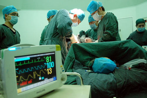 南昌一附院成功为105岁老人做股骨粉碎性骨折