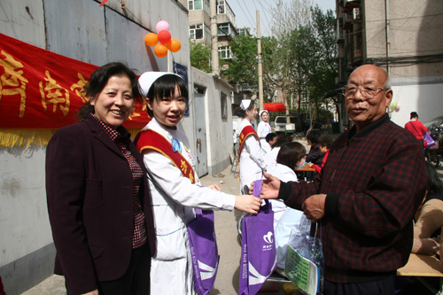 济南市口腔医院参加健康山东行动泉城行社区