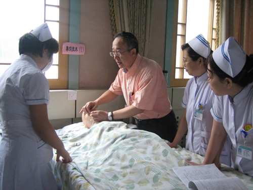 济南市中心医院举办护士三基训练考核- 山东新