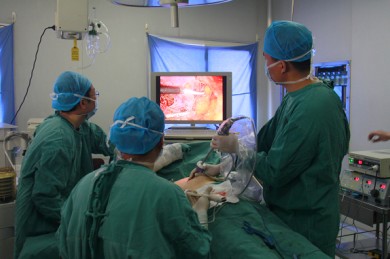 院微创外科成功实施山东省首例腔镜下乳腺癌根