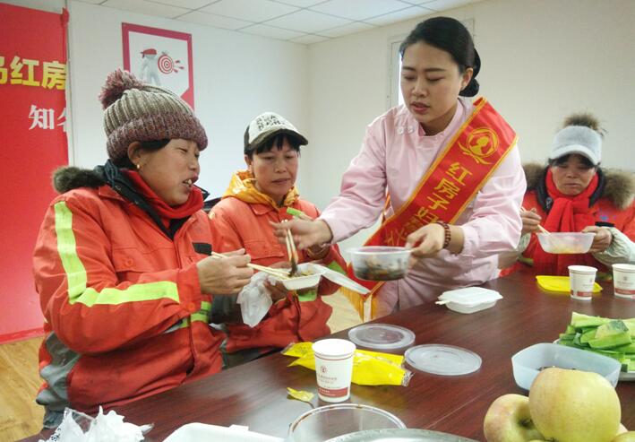 热腾腾水饺端上桌 青岛红房子妇科医院邀请环