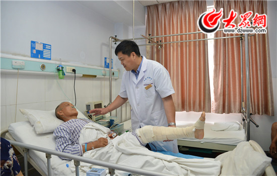5例患者6台髋膝关节手术，山东专家现场技术传授黔江区中医院
